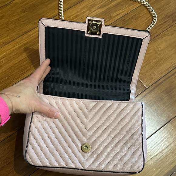 Victoria's Secret Blush Quilted Crossbody Bag with mirror - Picture 6 of 9